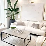 Modern And Bright Luxury Home Centrally Located In Toronto\'S Gta