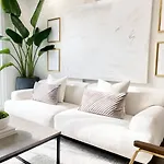 Modern And Bright Luxury Home Centrally Located In Toronto\'S Gta