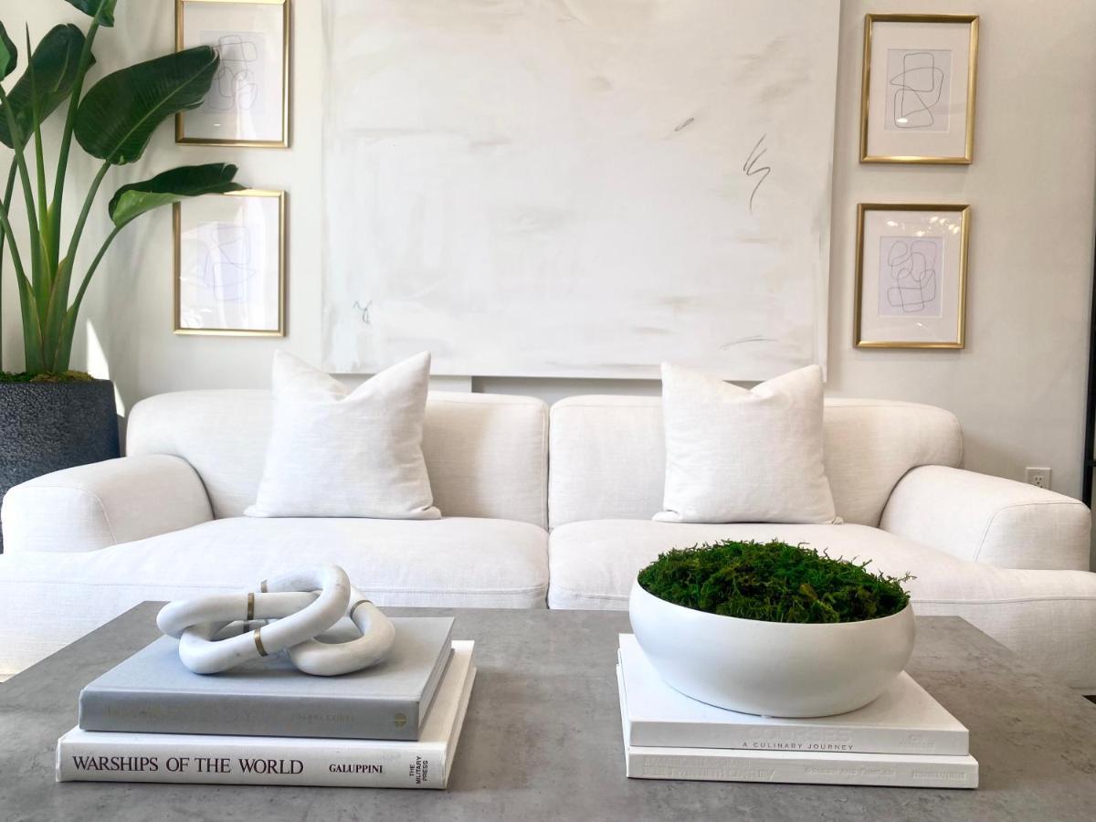 Modern And Bright Luxury Centrally Located In Toronto's Gta Apartment *