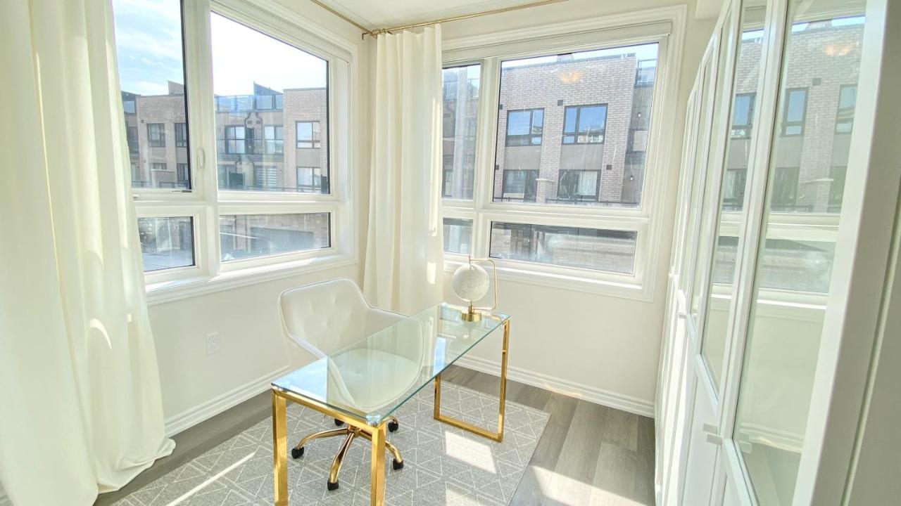 Modern And Bright Luxury Centrally Located In Toronto's Gta *