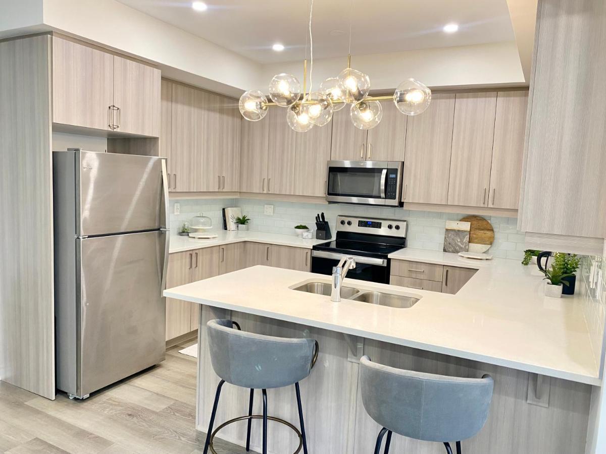 Modern And Bright Luxury Centrally Located In Toronto's Gta *
