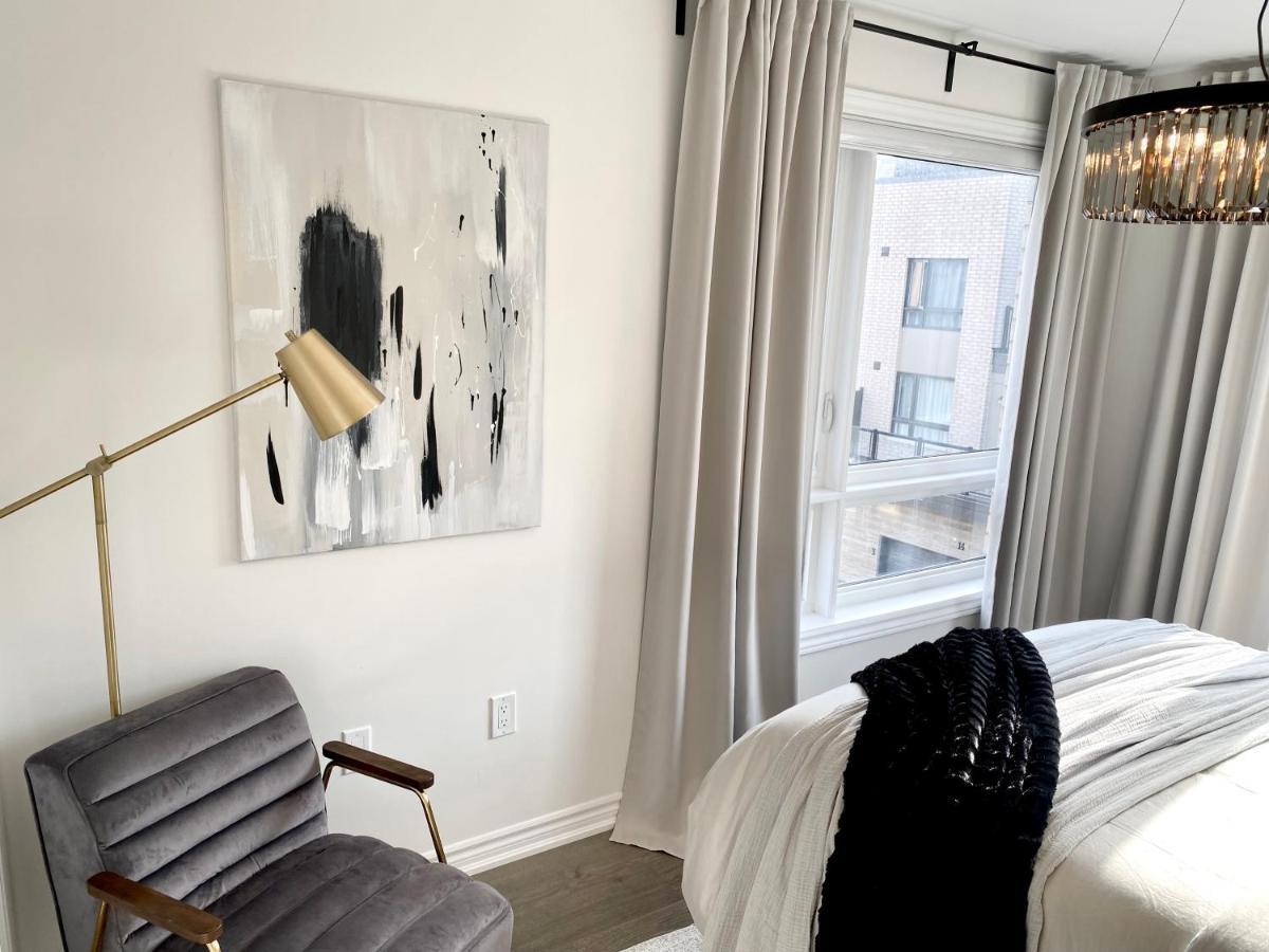 Modern And Bright Luxury Centrally Located In Toronto's Gta Apartment