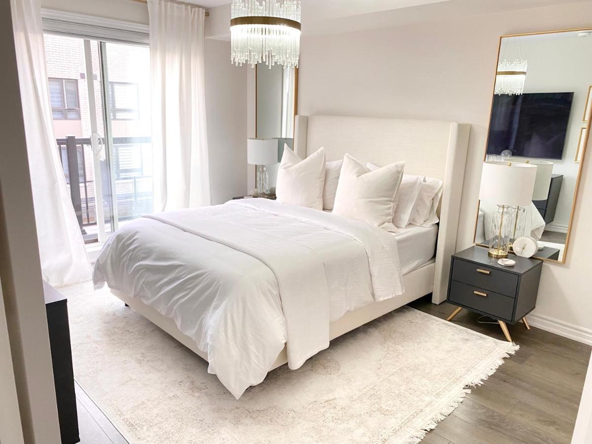 Apartment Modern And Bright Luxury Centrally Located In Toronto's Gta *