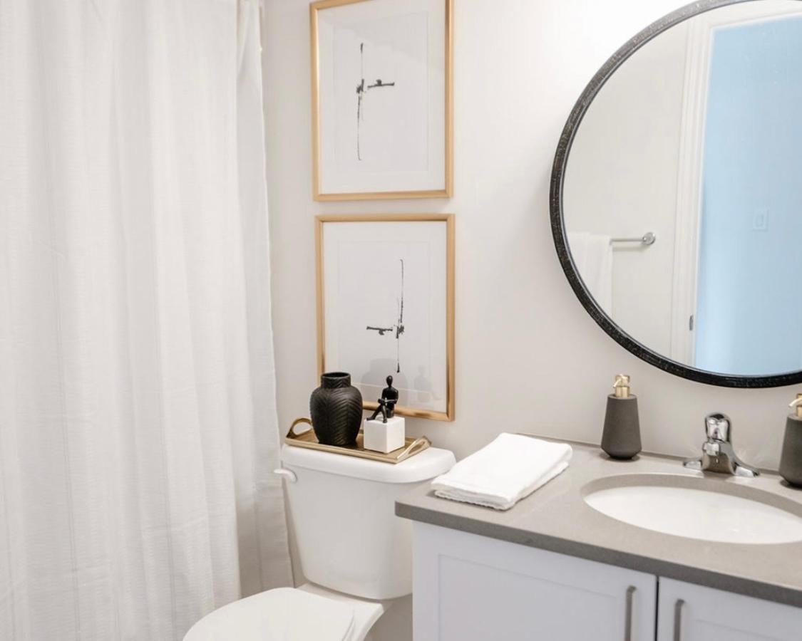 Modern And Bright Luxury Centrally Located In Toronto's Gta