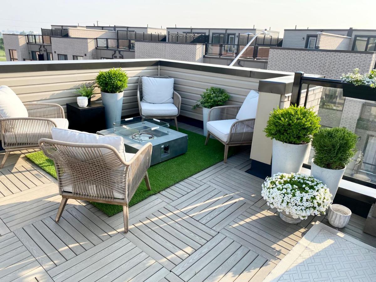 Apartment Modern And Bright Luxury Centrally Located In Toronto's Gta