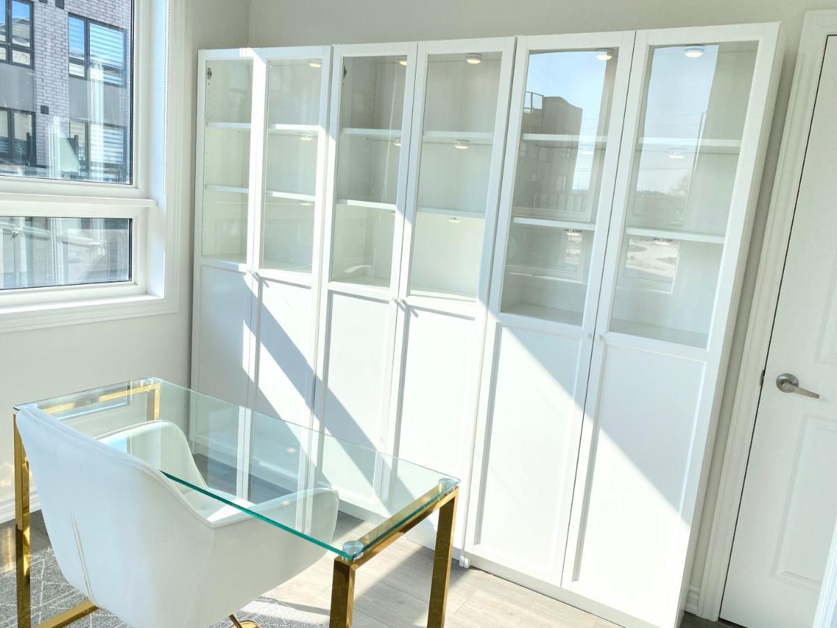 Modern And Bright Luxury Centrally Located In Toronto's Gta