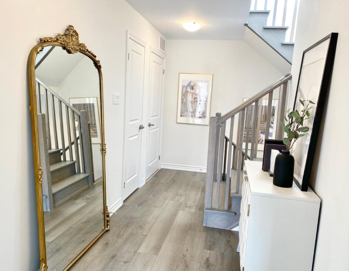 Apartment Modern And Bright Luxury Centrally Located In Toronto's Gta *